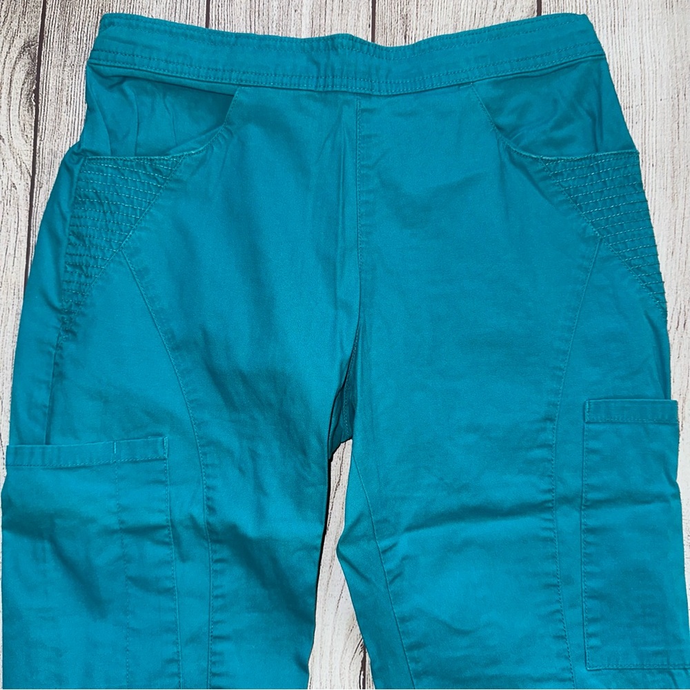 Jaanuu Turquoise Scrub Set - Picture 9 of 16
